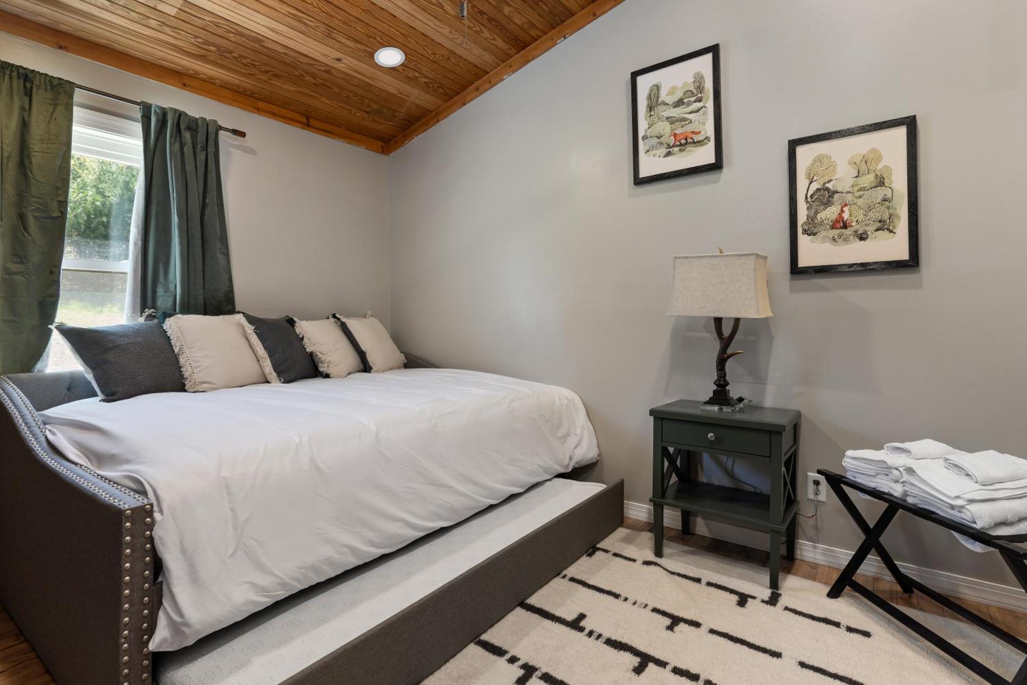 Spacious Cabin Near Hocking Hills And Caves With Hot Tub And Firepit Laurelville Екстериор снимка