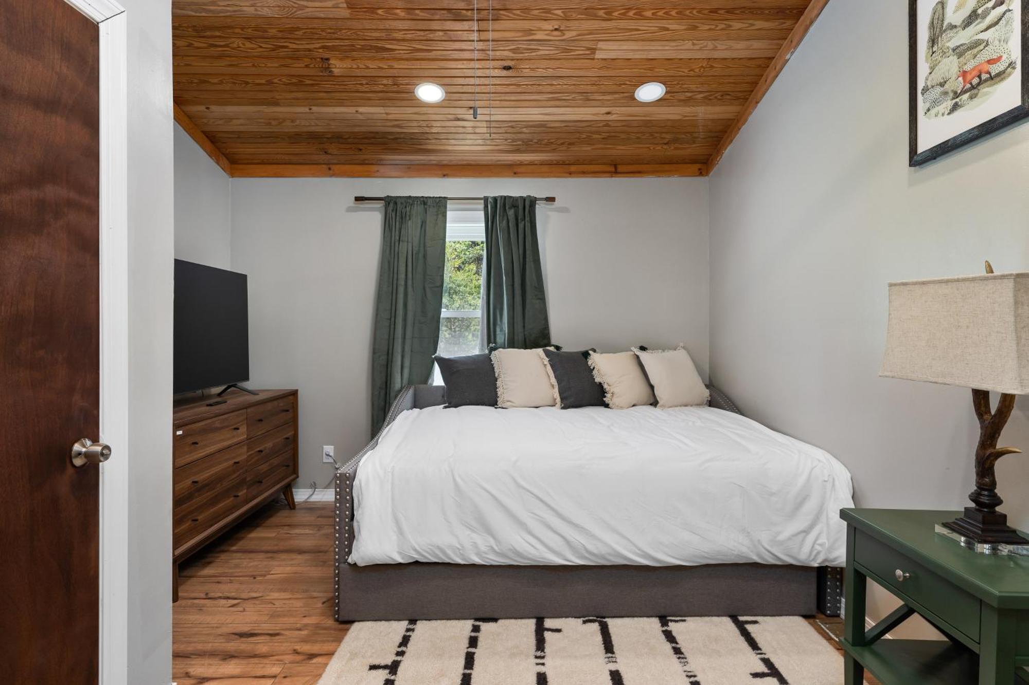 Spacious Cabin Near Hocking Hills And Caves With Hot Tub And Firepit Laurelville Екстериор снимка