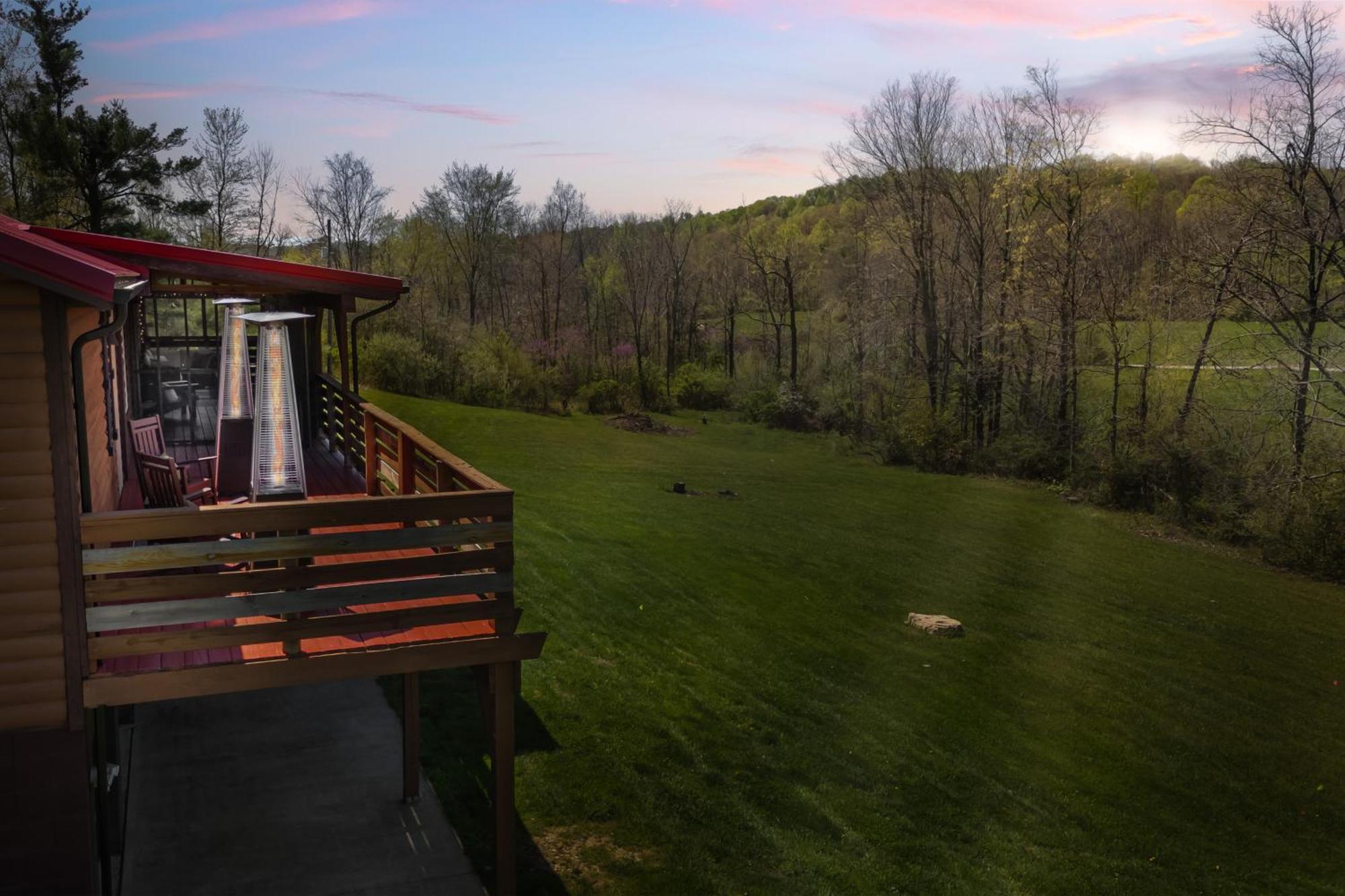 Spacious Cabin Near Hocking Hills And Caves With Hot Tub And Firepit Laurelville Екстериор снимка