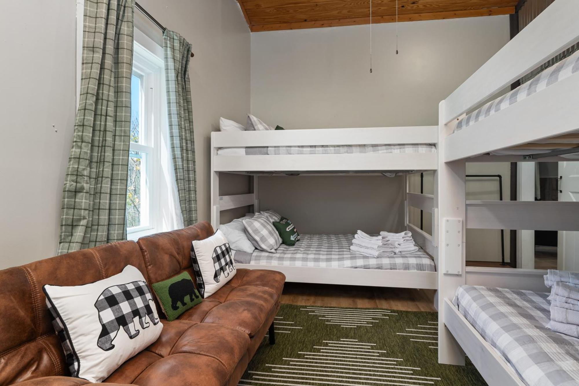 Spacious Cabin Near Hocking Hills And Caves With Hot Tub And Firepit Laurelville Екстериор снимка