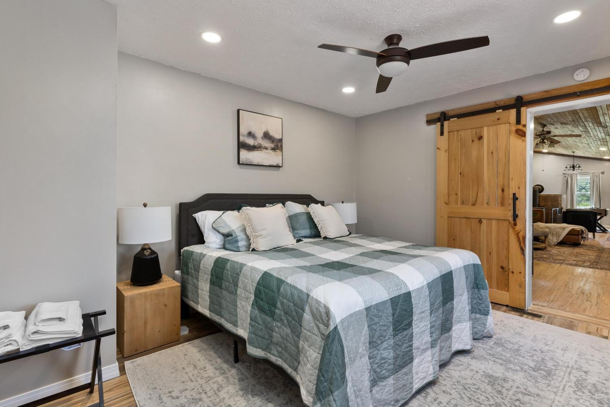 Spacious Cabin Near Hocking Hills And Caves With Hot Tub And Firepit Laurelville Екстериор снимка
