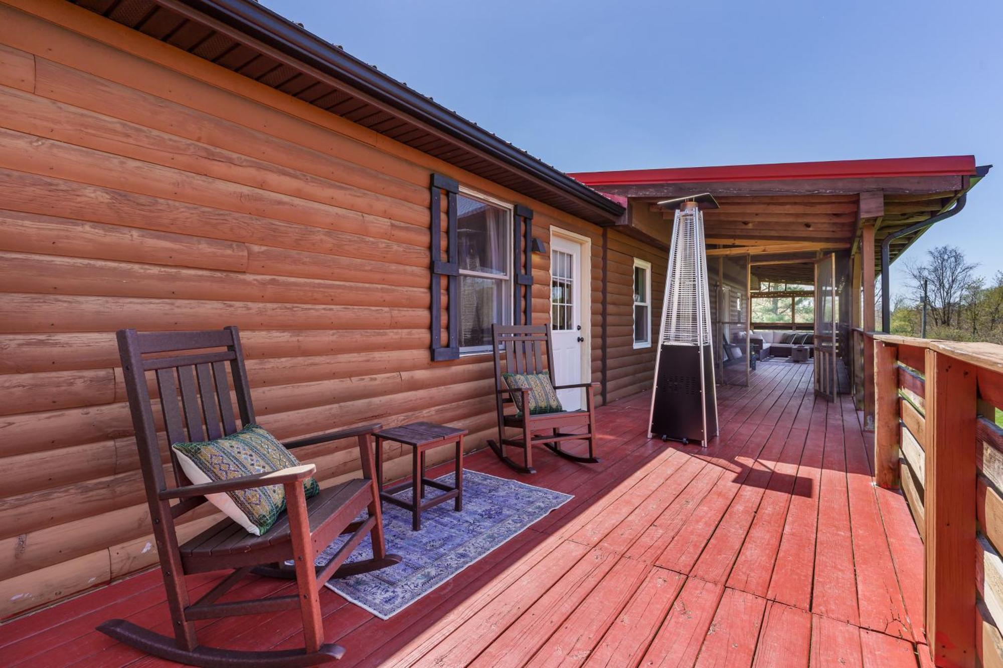 Spacious Cabin Near Hocking Hills And Caves With Hot Tub And Firepit Laurelville Екстериор снимка