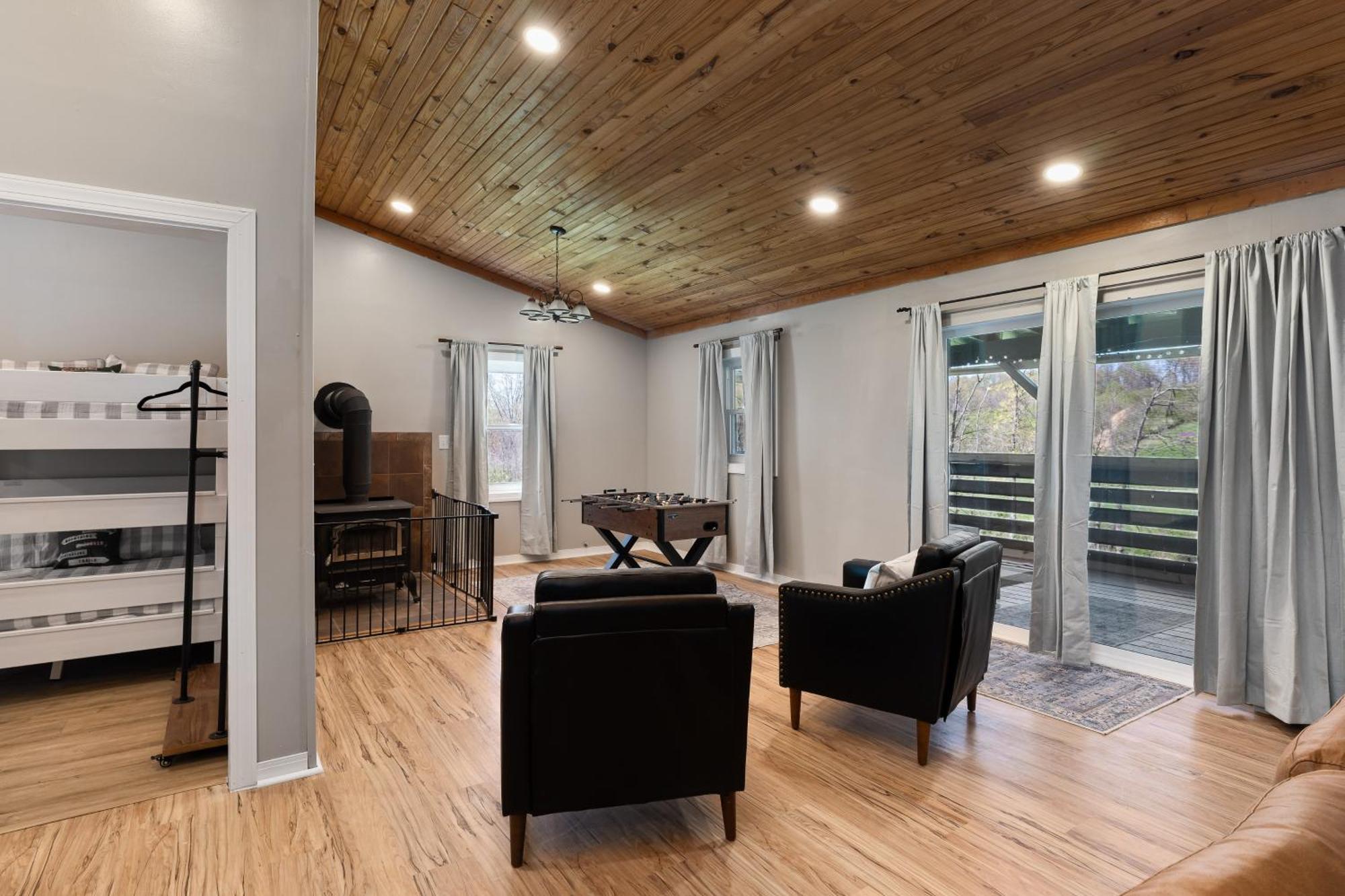 Spacious Cabin Near Hocking Hills And Caves With Hot Tub And Firepit Laurelville Екстериор снимка