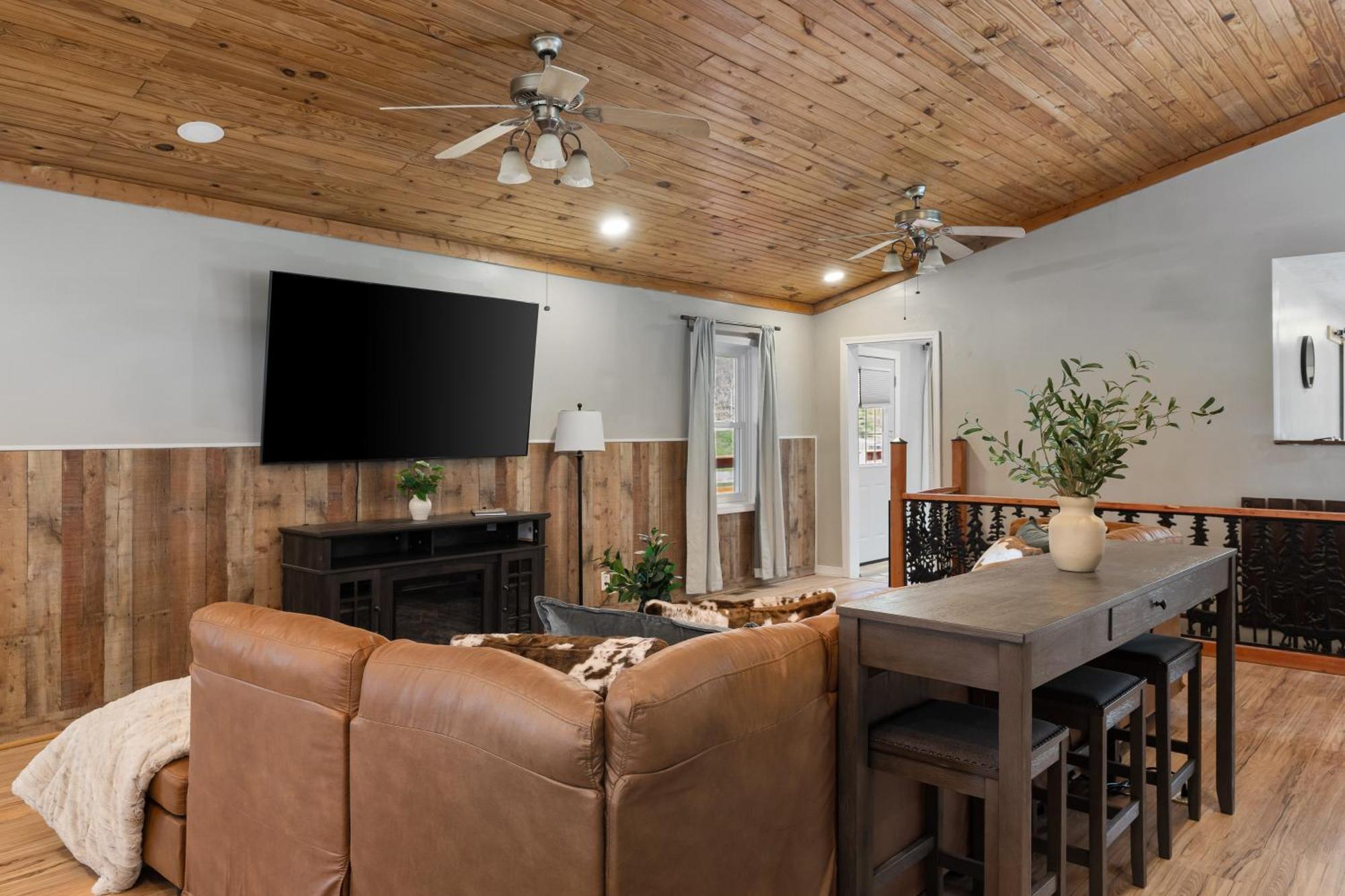 Spacious Cabin Near Hocking Hills And Caves With Hot Tub And Firepit Laurelville Екстериор снимка