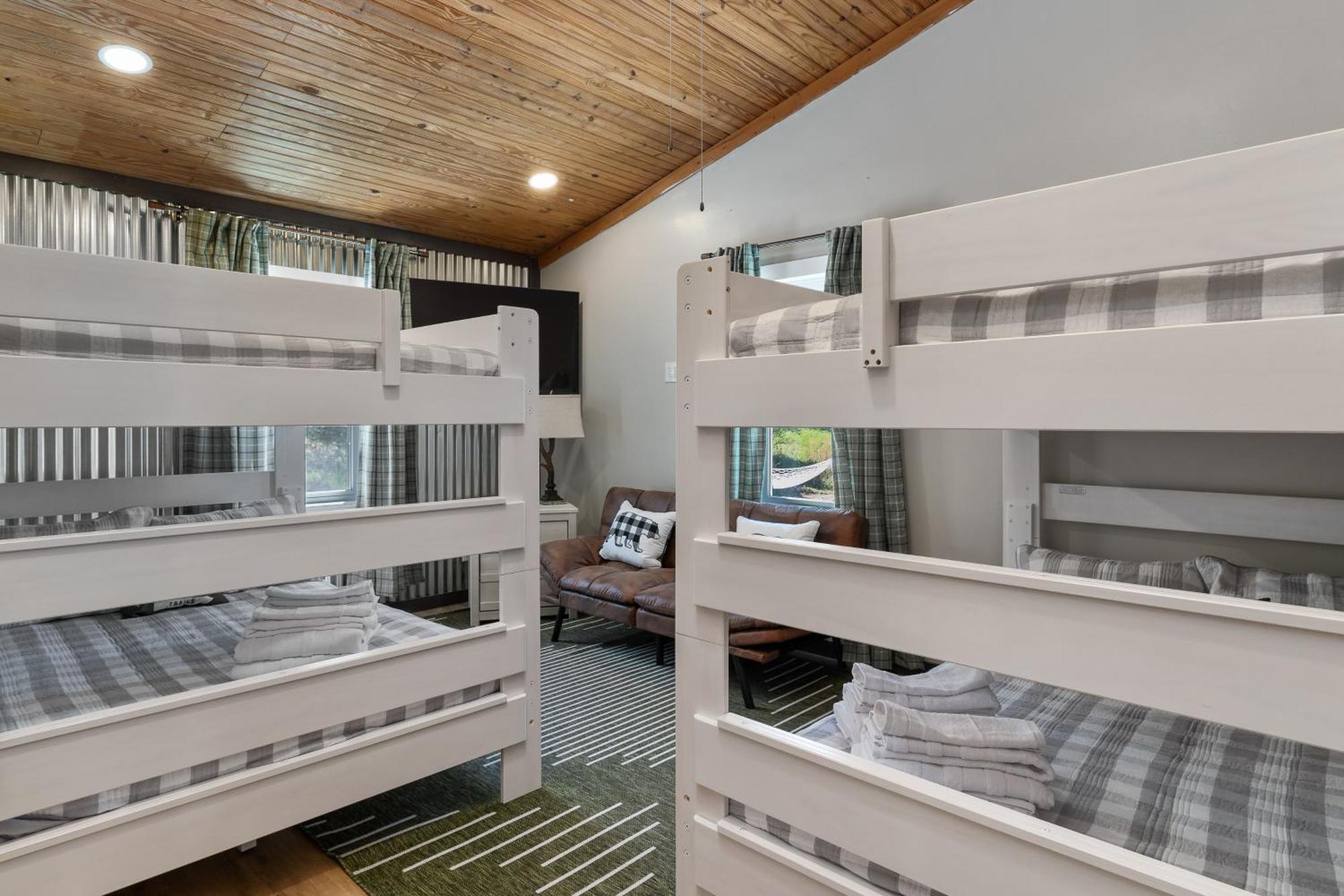 Spacious Cabin Near Hocking Hills And Caves With Hot Tub And Firepit Laurelville Екстериор снимка