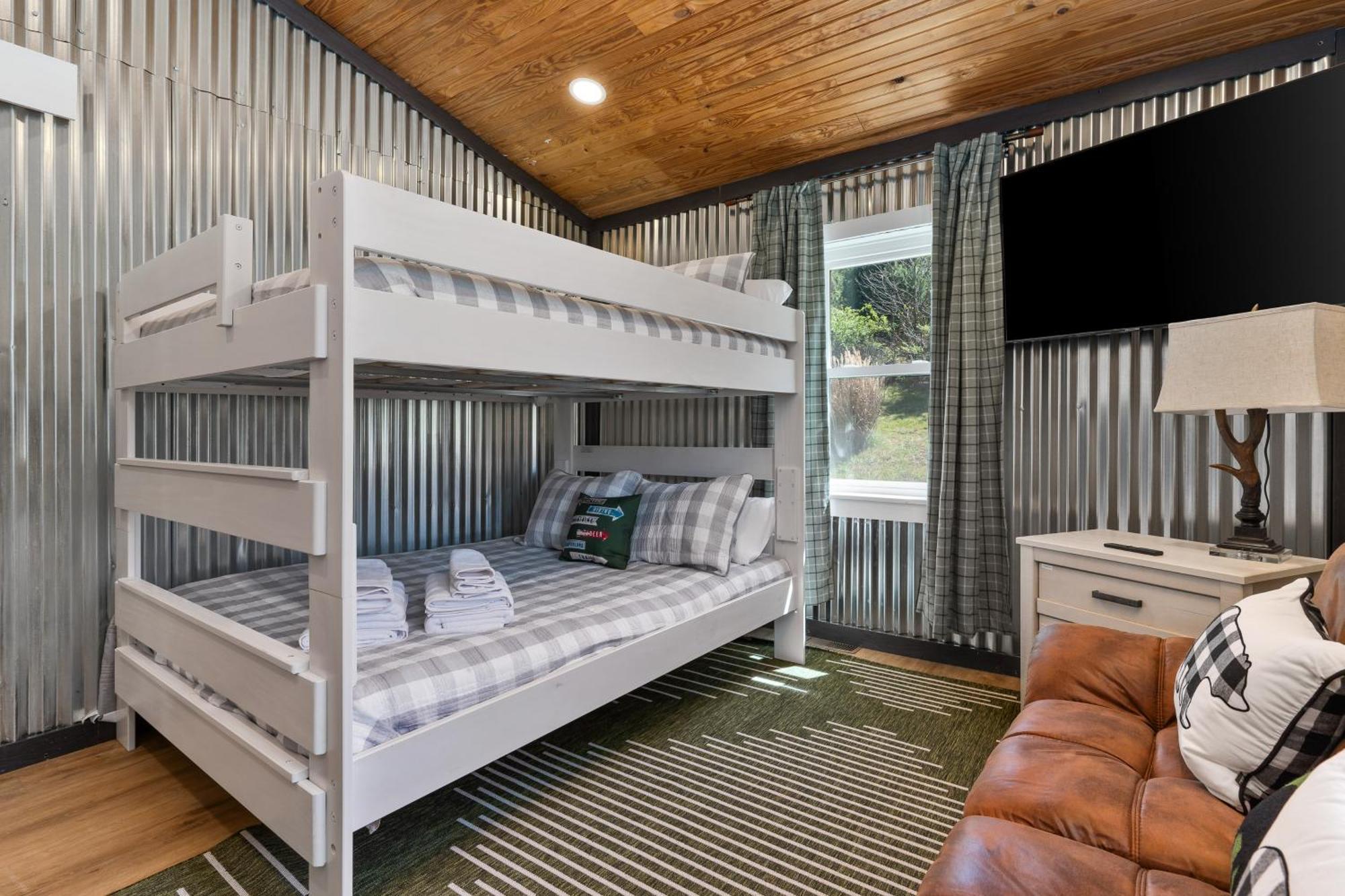 Spacious Cabin Near Hocking Hills And Caves With Hot Tub And Firepit Laurelville Екстериор снимка