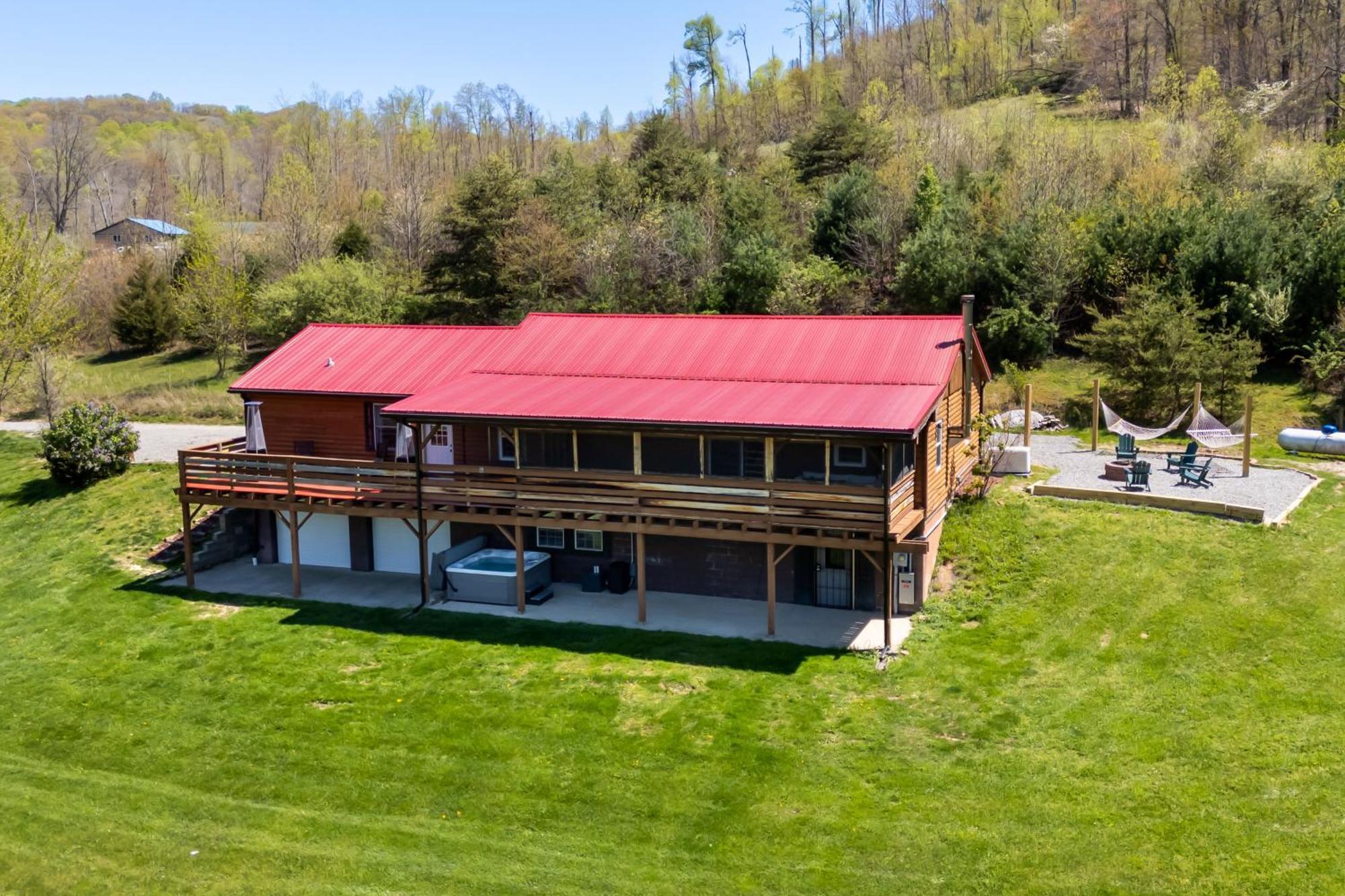 Spacious Cabin Near Hocking Hills And Caves With Hot Tub And Firepit Laurelville Екстериор снимка