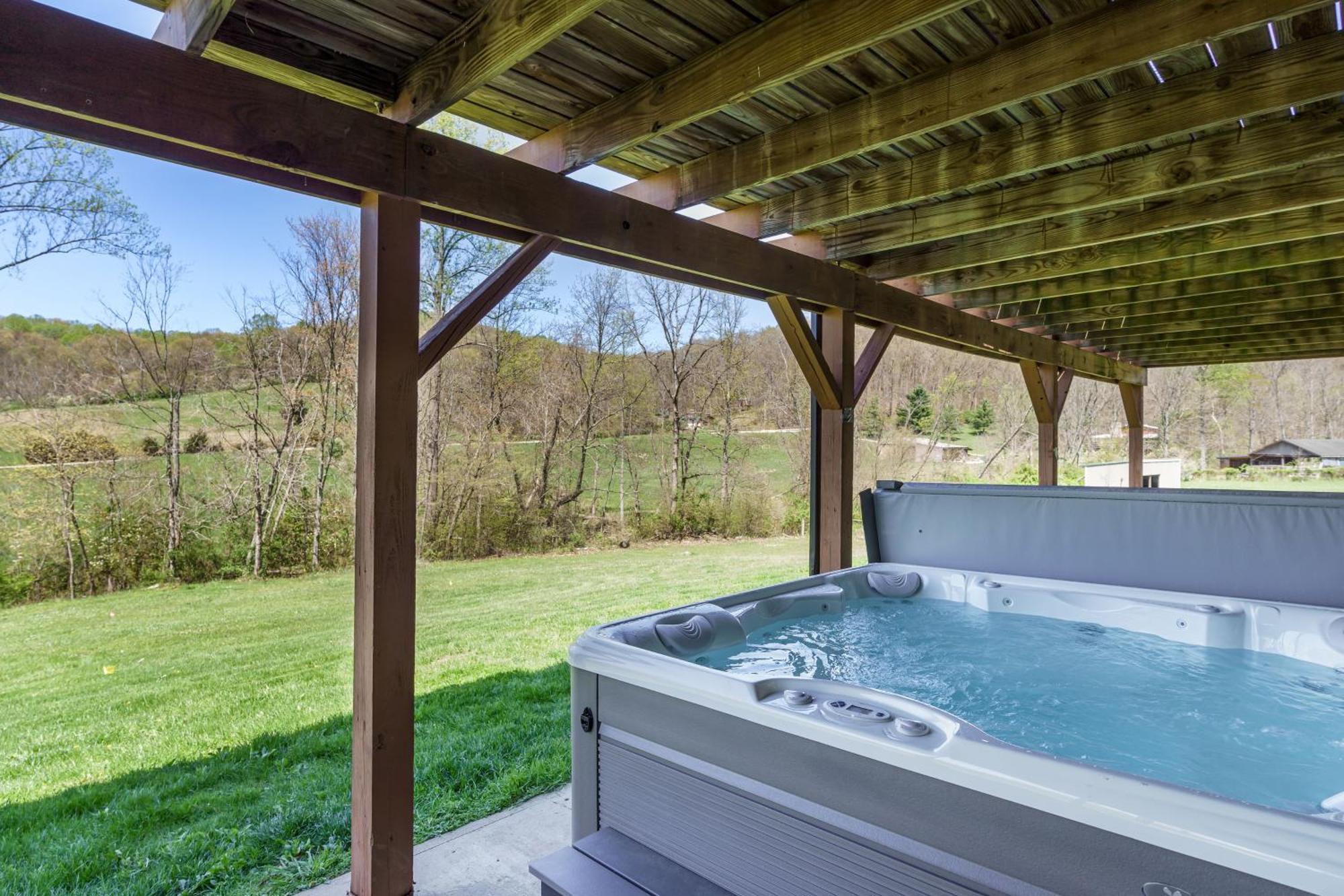 Spacious Cabin Near Hocking Hills And Caves With Hot Tub And Firepit Laurelville Екстериор снимка